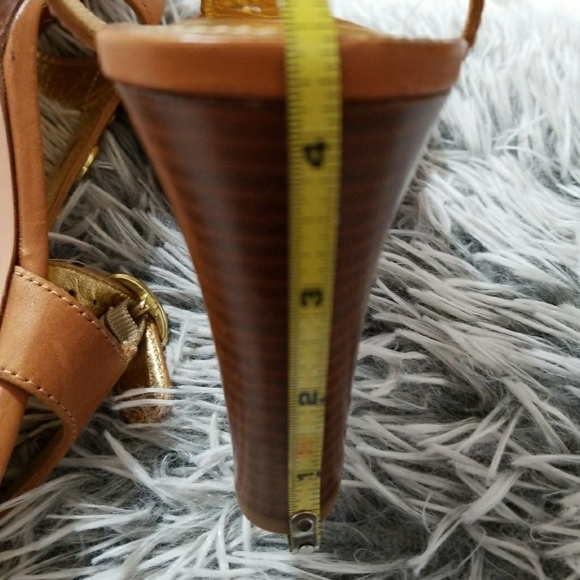 Coach - Picture 5 of 8